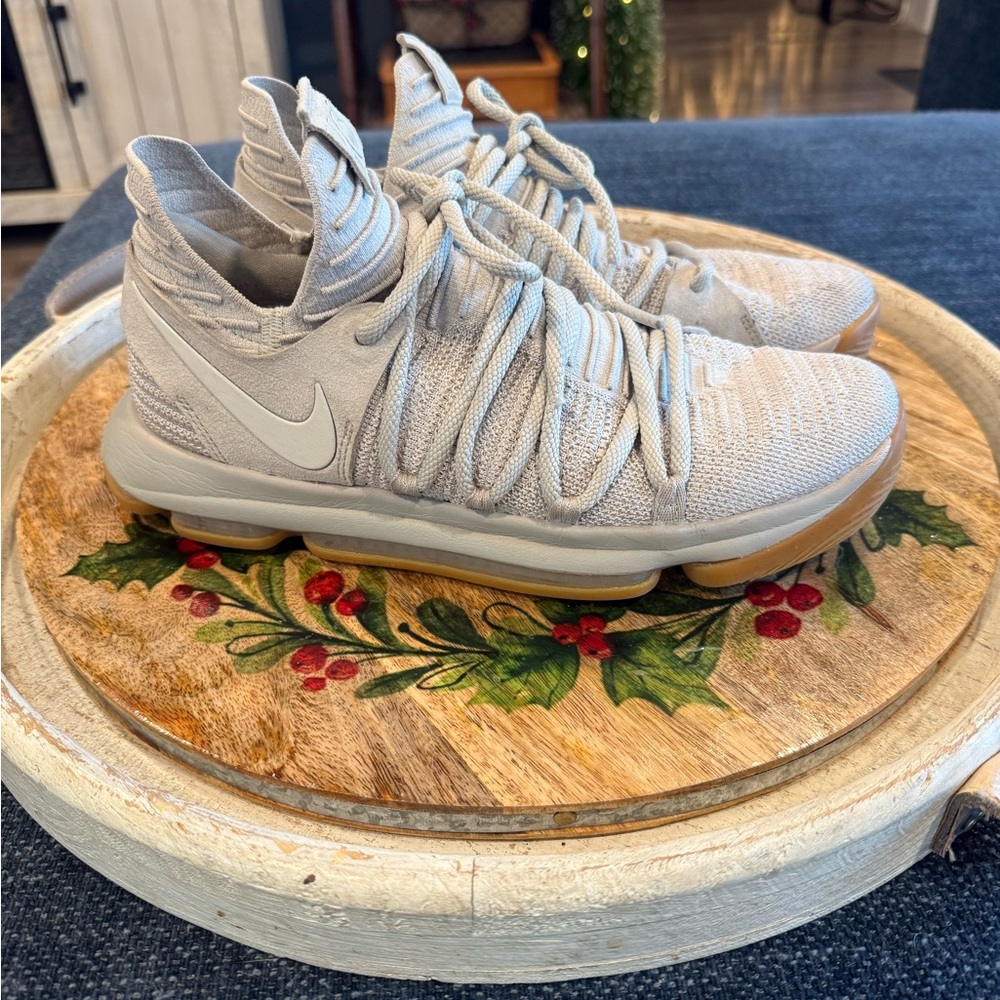 Nike KD 10 'PALE GREY size 8.5